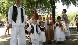 Dužijanca malenih 2013 - predaja hleba