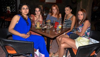 Nedelja veče u Kafe priči