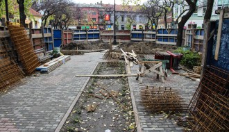 Radovi na izgradnji novog spomenika Deže Kostolanjiju