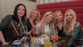 Girls between Maniacs