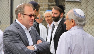 Polaganje venaca na spomenik stradalim Jevrejima