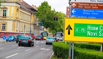 Signalizaciono obeležavanje raskrsnice savremenom tehnologijom - hladnom plastikom