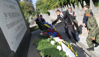 Polaganje venaca na Spomen kompleksu palim Crvenoarmejcima