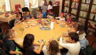 Susret učenika OŠ "Sonja Marinković" i članova Gerontološkog kluba "Centar 1"