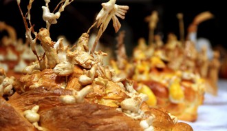 Izložba božićnjaka u vestibilu Gradske kuće