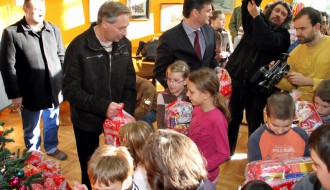 Novogodišnji paketići deci u Školskom centru sa domom učenika "Dositej Obradović"