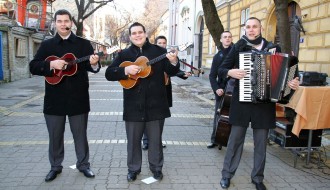 Badnji dan uz tamburaše