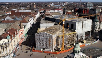 Pogled na Pozorište sa vidikovca Gradske kuće