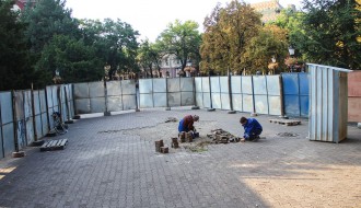 Pripremni radovi za premeštanje spomenika Svetog Trojstva