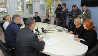 Uručivanje donacije aparata za ispitivanje sluha kod novoređene dece