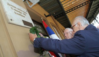Polaganje venaca na Spomen ploču oslobodiocima Subotice