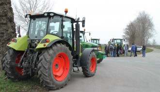 Poljoprivrednici zaustavljeni na putu prema Beogradu