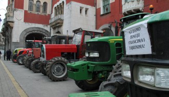 Traktori pred Gradskom kućom