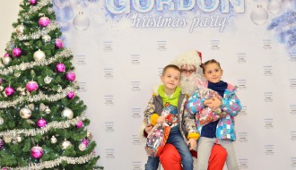 Dodela paketića deci zaposlenih u preduzeću Gordon - Album 1