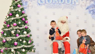 Dodela paketića deci zaposlenih u preduzeću Gordon - Album 2