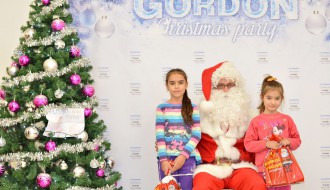 Dodela paketića deci zaposlenih u preduzeću Gordon - Album 3