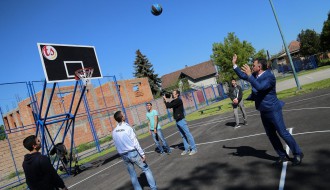 Otvaranje obnovljenog dečjeg igrališta u Velebitskoj ulici (MZ Gat)