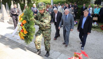 Polaganje venaca na Spomenik palim Crvenoarmejcima