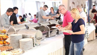 Nedeljni ručak u restoranu Panorama