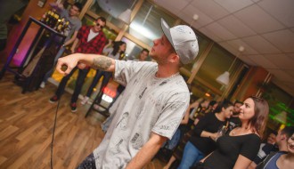 Svirka - Glupi i Siromasni Hosted by Mcfly