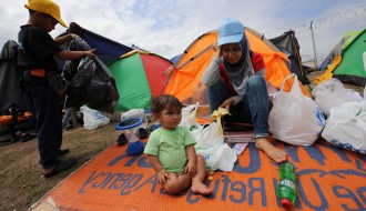 Improvizovani migrantski kamp u međudržavnom prostoru na GP "Kelebija"