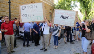 Protest dela novinara listova Mađar So i Het Nap