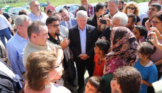 Ministar Vulin i ambasadori SAD i Austrije u poseti Prihvatnom centru za migrante