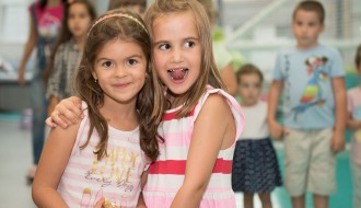 Čarobni svet medenjaka i dekoracija u igraonici "Fabrika zabave"