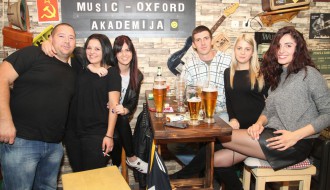 Opušteno druženje u Dvorištu