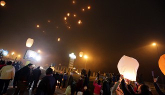 Dudi Co: Spektakl sa lampionima na veseli petak