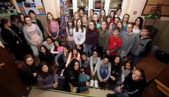 Humanitarna "jelka od čepova"