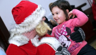 Dodela novogodišnjih paketića u MZ "Makova sedmica"