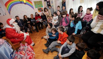 "Kuća iza duge" - novogodišnji paketići za decu