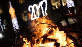 Badnji dan - litija kroz grad, kulturno umetnički program, paljenje badnjaka i narodno veselje