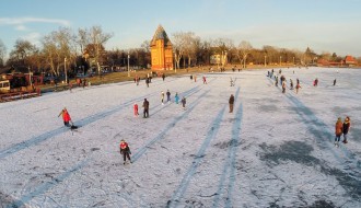 Klizanje po zaleđenom jezeru Palić