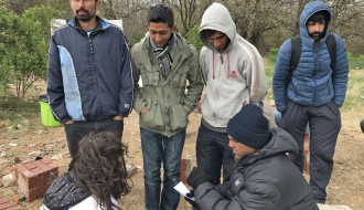 Migranti u improvizovanom kampu kod "Pionira"