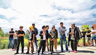 Ministar Vulin i ambasador Skot u poseti Prihvatnom centru