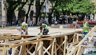Postavljanje noseće konstrukcije zaštite na Zelenoj fontani