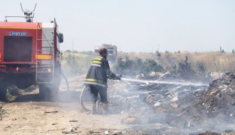Požar na divljoj deponiji kod Kolevke