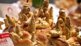 Izlozba Božićnjaka u vestibilu Gradske kuće