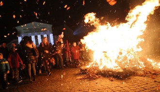 Badnji dan u Subotici - Litija kroz grad, umetnički program i paljenje badnjaka na Trgu
