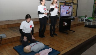 Predavanje učenika Medicinske škole na temu reanimacije