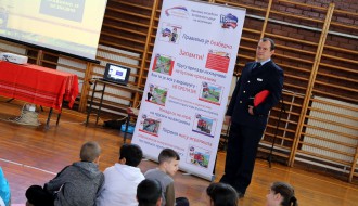 Predavanje o osnovnim pravilima bezbednog i pravilnog ponašanja u blizini pruge i na putnim prelazima