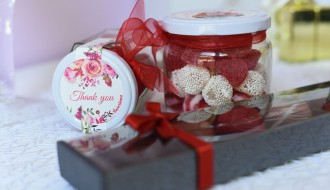 Ponuda slatkih poklona u prodavnici slatkiša Šećerlema