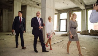 Ministar kulture i informisanja u obilasku pozorišta i muzeja