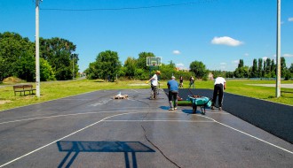 Postavljanje tartan podloge na sportski teren