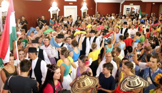 Defile učesnika i svečano otvaranje 17. Interetno festivala