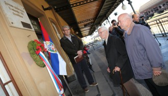 Polaganje venaca na Spomen ploču oslobodiocima Subotice