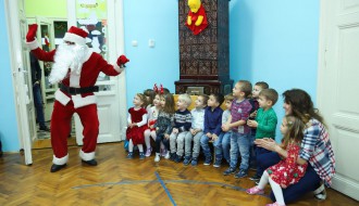 Poseta Deda Mraza vrtiću "Naše nade" i podela paketića deci