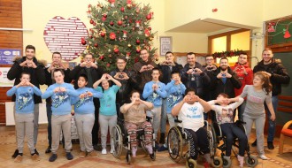 Poseta odbojkaša Spartaka povodom humanitarne akcije za štićenike doma